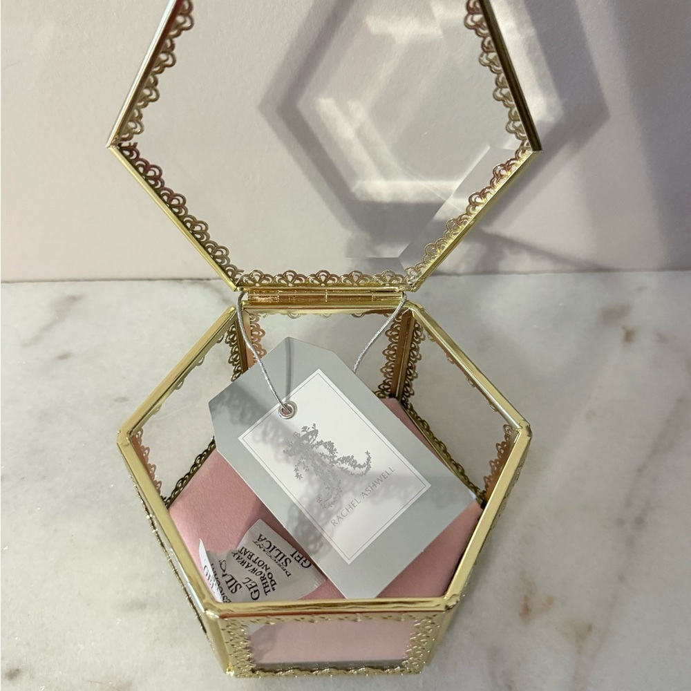 Elegant Gold filigree and Pink bottom Glass Jewelry Box antique style - Picture 5 of 10
